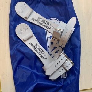 NEW! Size medium Gibson Athletic just right grips never worn